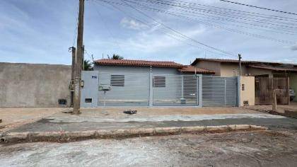 Casa em Luís Eduardo Magalhães, Jardim Das Acácias, Rua Pequizeiros, 2250, BA. Área: 78m2