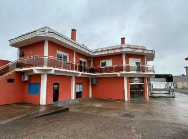 Loja em Santiago, Gaspar Dutra, Avenida Padre Assis, 174, RS. Área: 154m2