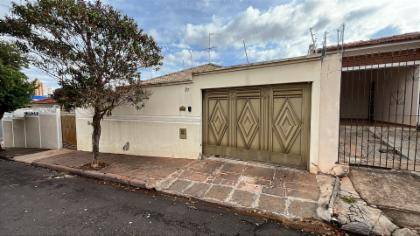 Casa em Araraquara, Laurini, Avenida Francisco Serafim, 87, SP. Área: 0m2