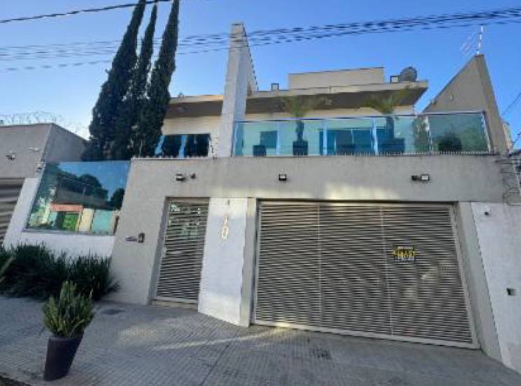 Casa em Divinópolis, Santa Tereza, Rua Raimundo Ferreira Da Silva, 170, MG. Área: 400m2