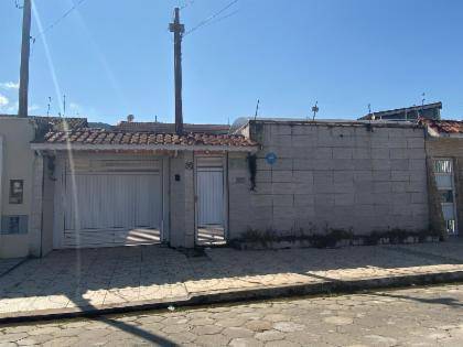 Casa em Mongaguá, Balneário Itaóca, Rua Fernandes Onofre Trizzini, 280, SP. Área: 138m2