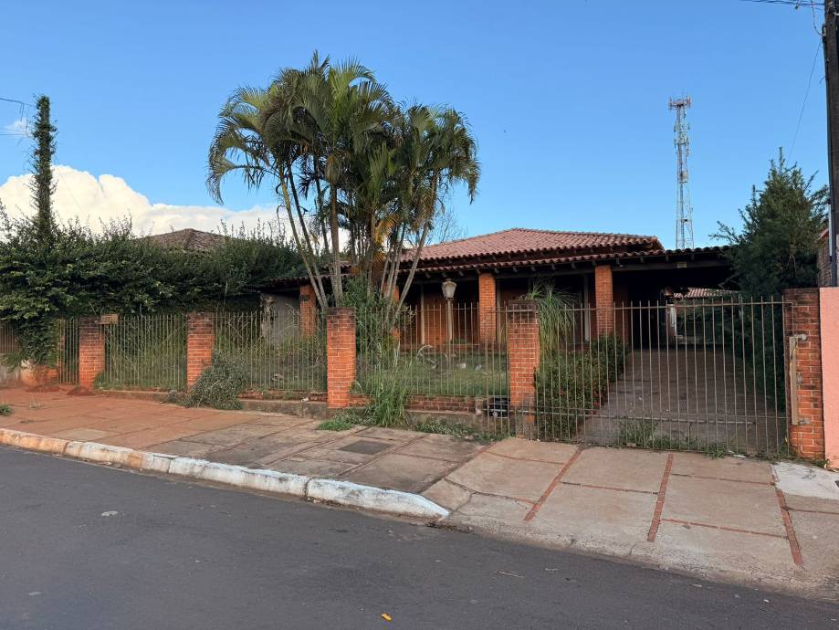 Casa à venda na Avenida Tiburcio Francisdo de Oliveira - Faxinal/PR Código: 02.25175