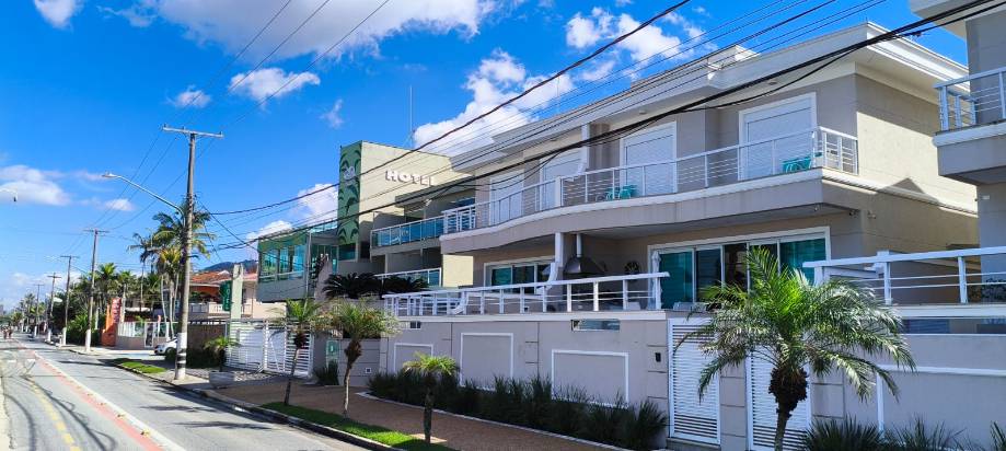 Casa à venda na Avenida Miguel Estefno - Guarujá/SP Código: 02.24025
