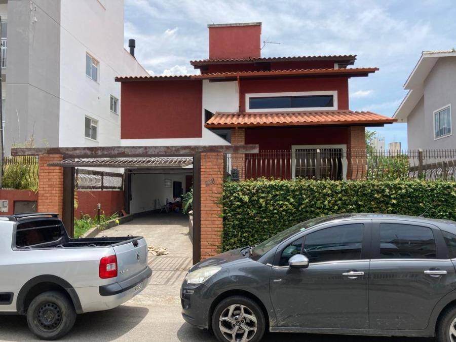 Casa em Palhoça, Passa Vinte, Rua Veneza, 218, SC. Área: 0m2