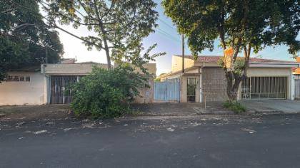 Casa em Bauru, Vila Souto, Rua Altino Arantes, 5-17, SP. Área: 0m2