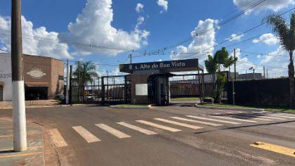 Casa à venda na Rua Mirela De Souza Pavanelli - Araraquara/SP Código: 02.27275