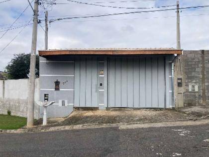 Casa à venda na Rua Dos Jacarandás - Pindamonhangaba/SP Código: 02.27591