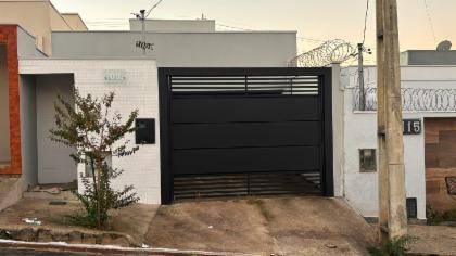 Casa à venda na Rua Deolina Horosina De Oliveira - Araxá/MG Código: 02.27623